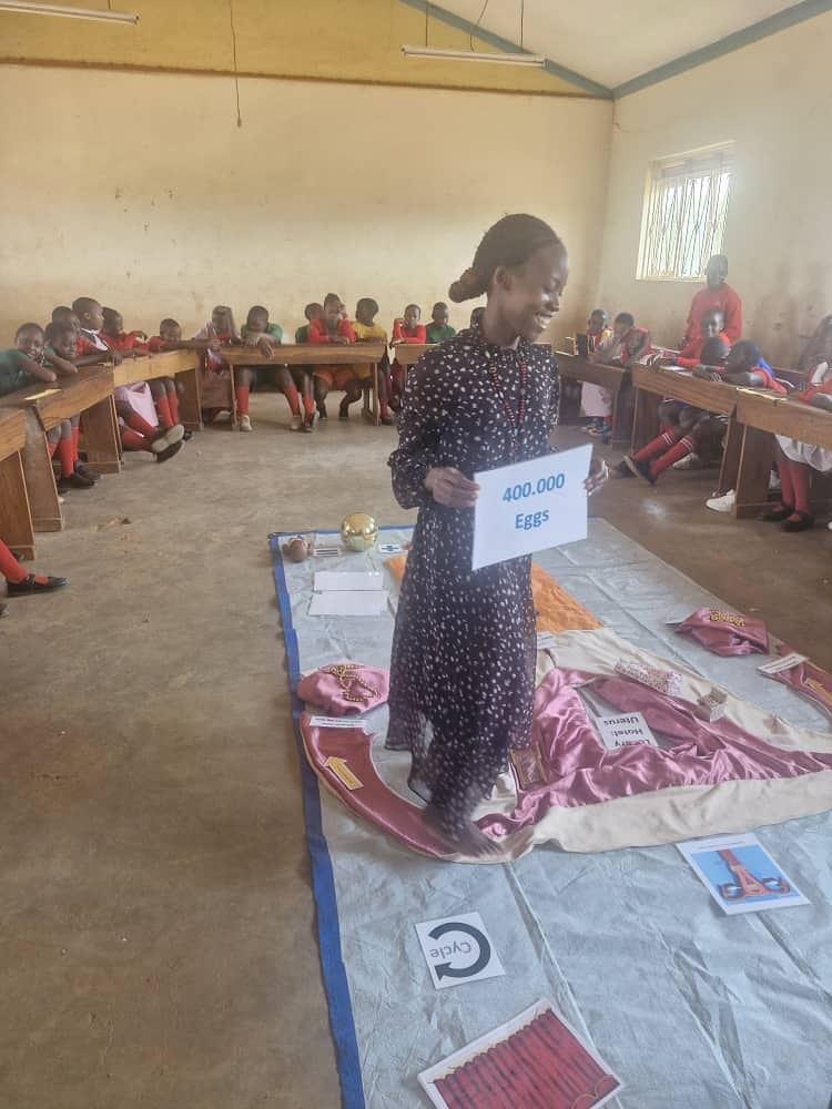 Girl presenting 400,000 eggs project to classmates