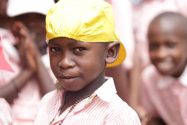 Unsere Arbeit in Uganda konzentriert sich auf die Unterstützung von Kindern und deren Zugang zu Bildung. Viele Familien vor Ort haben nicht die Mittel, um Schulgebühren, Materialien oder Verpflegung zu finanzieren. Genau hier setzt unser Projekt an. Gemeinsam mit lokalen Partnern fördern wir eine Schule, die Kindern eine echte Zukunftsperspektive bietet. Bildung ist der Schlüssel, um Armut langfristig zu durchbrechen und Chancen zu schaffen. Mit jeder Unterstützung können wir Lernmaterialien bereitstellen, Mahlzeiten sichern und den Schulalltag stabilisieren. Dabei geht es nicht nur um Wissen, sondern auch um Sicherheit, Gemeinschaft und Hoffnung. Jedes Kind verdient die Möglichkeit, zu lernen und sich frei zu entfalten. Wir sind auf Unterstützung angewiesen, um dieses Projekt weiter auszubauen und nachhaltig zu sichern. Jede Spende trägt dazu bei, Leben zu verändern.

#uganda #bildung #kinder #hilfe #spenden zukunft education charity support gemeinsamstark entwicklung schulbildung